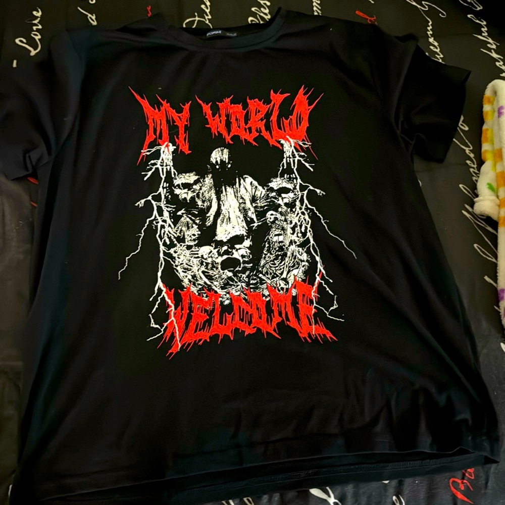 Graphic tee